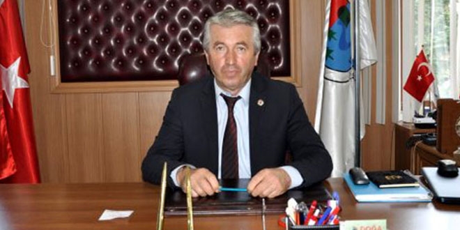 Kadına bıçaklı saldırıyı önlemeye çalışan belediye başkanı yaralandı