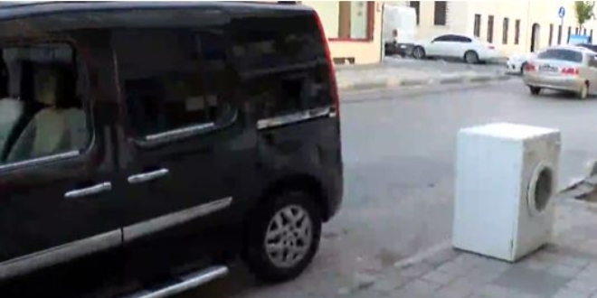 Bağcılar'da kaldırımdaki gençlerin ölümden döndüğü anlar