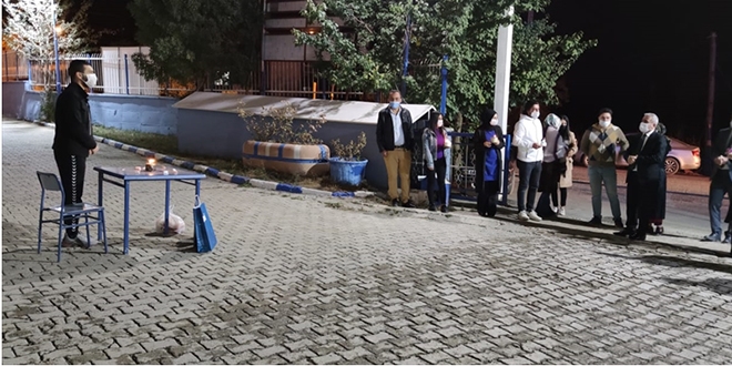 Karantinadaki öğretmene meslektaşları doğum günü sürprizi yaptı