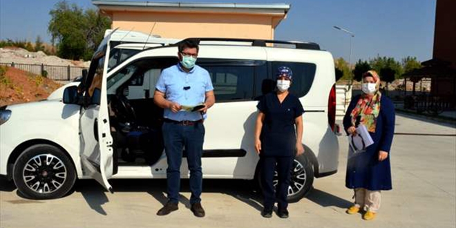 İl Sağlık Müdürü filyasyon ekibine şoförlük yaptı