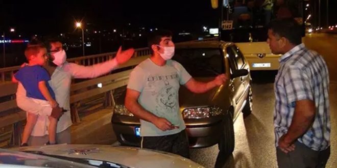 Trafik kazasında taraflar arasında maske tartışması