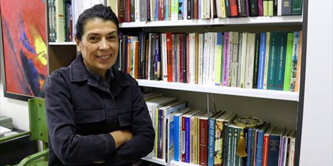 Profesör ders verdiği fakültede öğrenci oldu