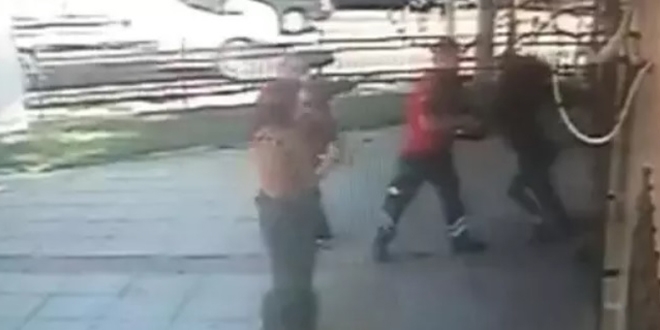 Hemşire ve doktorlar dehşeti yaşadı! Kapıyı tutarak kendilerini korudu