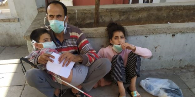 Epilepsi hastası oğlu için hastane köşelerinde şifa bekliyor