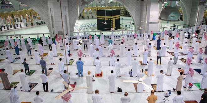Kabe'de 7 ay sonra cemaatle ilk namaz kılındı