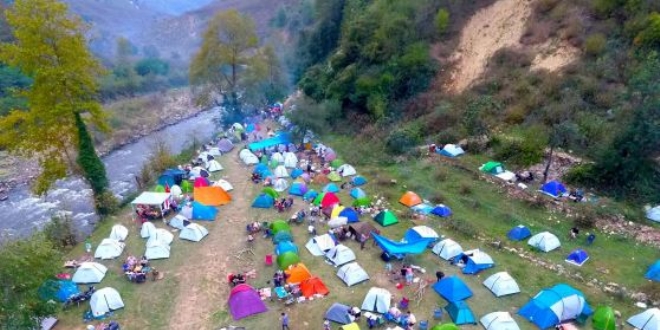 HES kodu ile girdikleri kampta doğanın keyfini çıkardılar