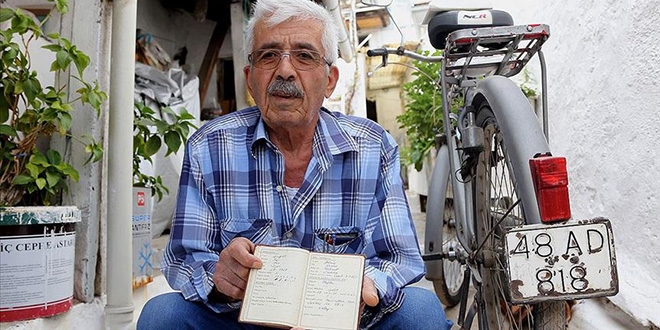 Baba yadigarı ruhsatlı ve plakalı bisiklete gözü gibi bakıyor