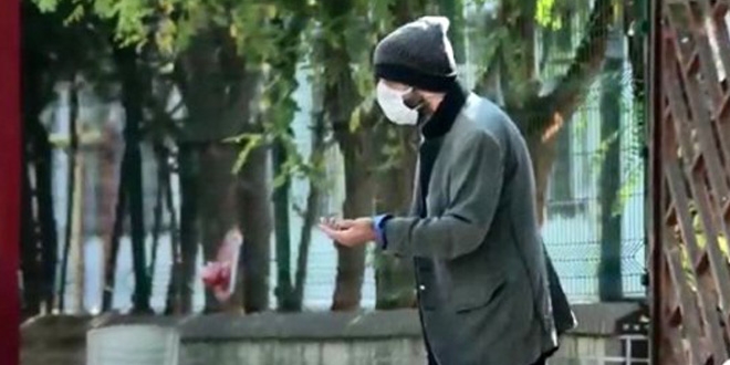 Dilenci kılığına girdi, 1 saatte 250 lira topladı