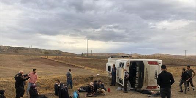 Yozgat'ta belediye otobüsü devrildi: 17 yaralı