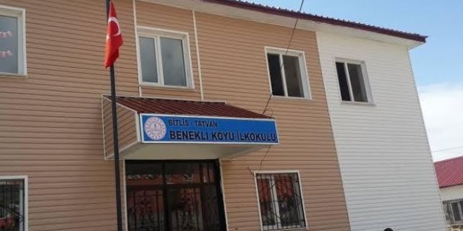 Bitlis'te bir köy ilkokulu ve ortaokulu karantinaya alındı