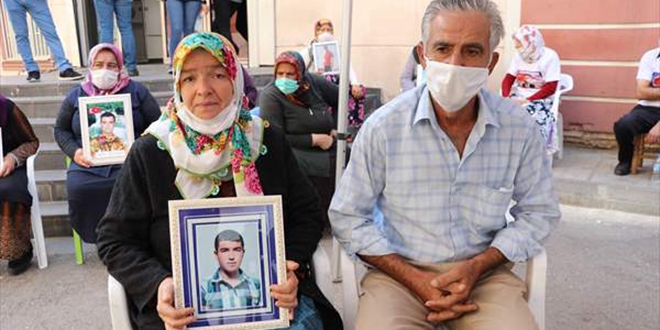 Diyarbakır annelerinin oturma eylemine bir aile daha katıldı