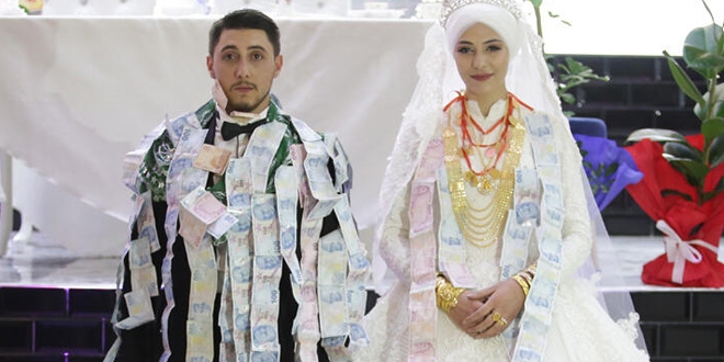 Aşiret düğününde takı yarışı: 40 dakikada 1 milyon TL
