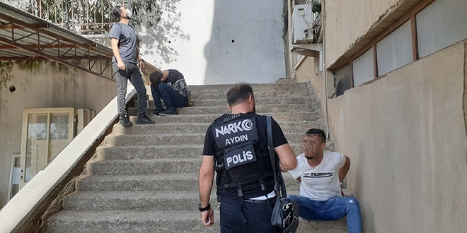 Dünya evine değil, cezaevine girdi
