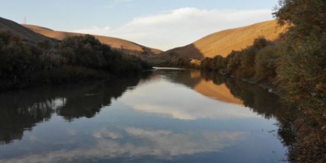 Murat Nehri evresi sonbaharda grsel len sunuyor