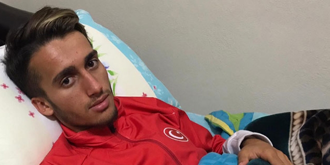 Kara yolunda antrenman yapan milli atlete otomobil çarptı