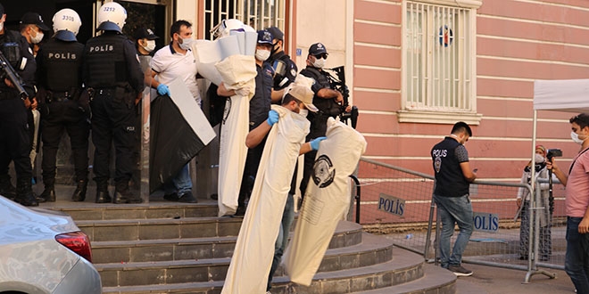 HDP Diyarbakır il eş başkanları gözaltına alındı