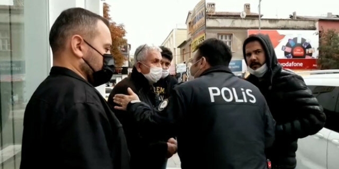 Polis, 82 ya��ndaki vatanda�� doland�r�lmaktan  son anda kurtard�