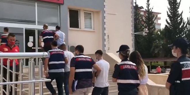 Virüslü linklerle, 400 bin TL'lik vurgun yaptılar