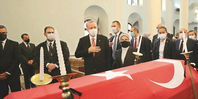 Markar Esayan bu �lkeye ve millete a��kt�