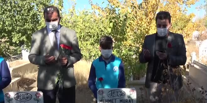 Van depreminde yaşamını yitirenler anıldı