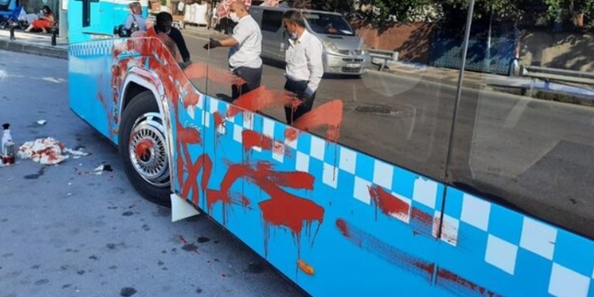 Otobüse alınmayan kadın, şoföre kızdı aracı boyadı