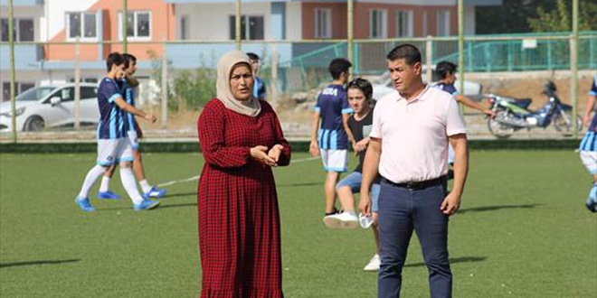 Oğlunun futbol aşkı için kulüp kuran anne çocuklara umut oldu