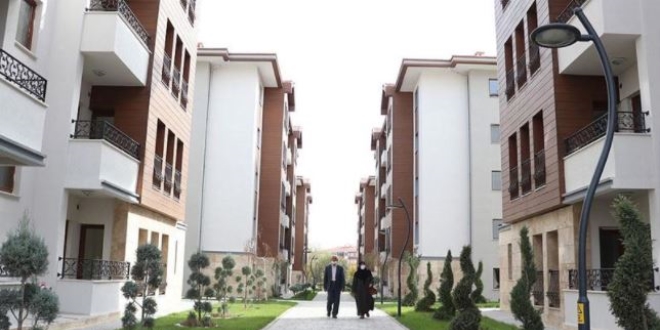 Elazığ'da deprem konutları hak sahiplerine teslim ediliyor
