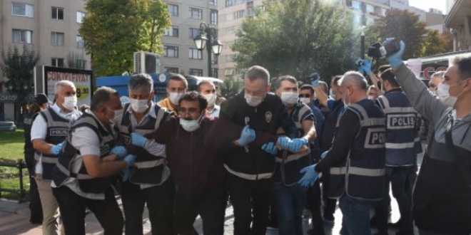 Eskişehir'de izinsiz gösteri yapmak isteyen gruba müdahale