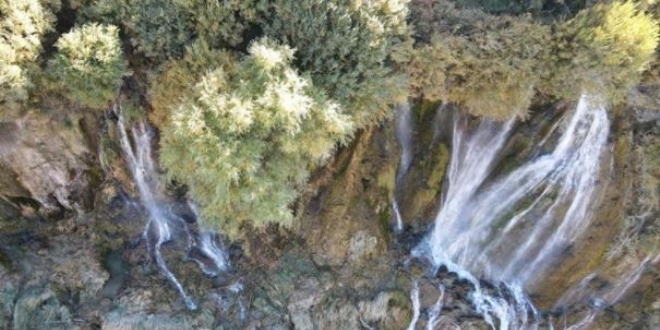 Girlevik �elalesi sonbaharda ayr� g�zellik sunuyor