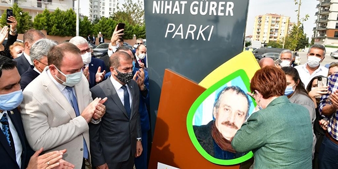 Akşener, açılış töreninde gözyaşlarını tutamadı