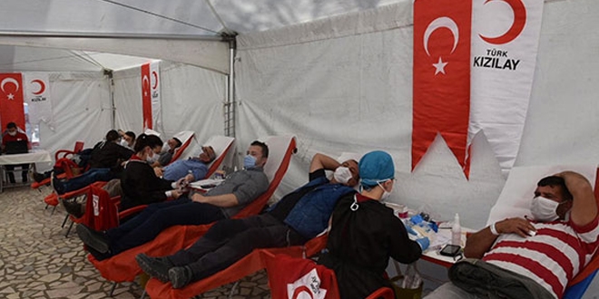 5 litrelik ayçiçeği yağı hediyeli kampanyada, 301 ünite kan bağışlandı