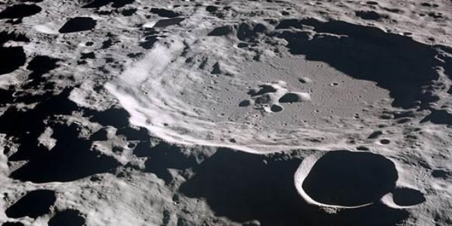 NASA, Ay yüzeyinde su bulunduğunu açıkladı
