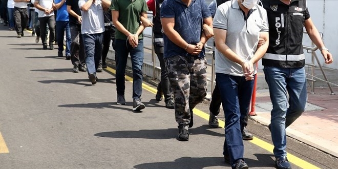 8 ilde FETÖ operasyonu: 8 gözaltı