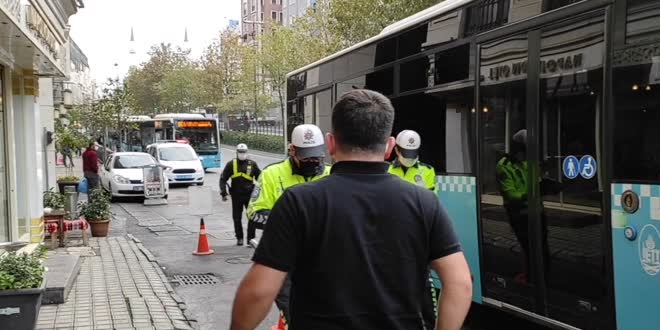 Taksim'de karantina ihlali yapan otobüs şoförü sağlık ekiplerine teslim edildi