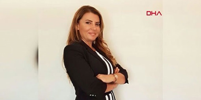 Hortumda havalanıp yere düşen otomobilin içinde beli kırıldı