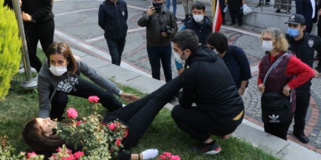 29 Ekim töreninde liseli genç kız baygınlık geçirdi