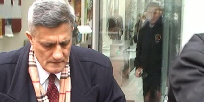 Enver Altayl� 'FET�'n�n gayrime�ru i�ler imam�'ndan Kozino�lu'nun durdurulmas�n� istemi�