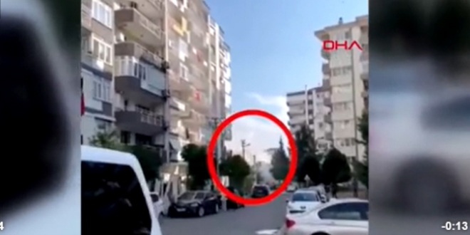 İzmir'de, binanın çökme anı kameralara böyle yansıdı