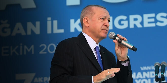 'Evleri yıkılan vatandaşlarımızın yenilerini yapıp teslim edeceğiz'