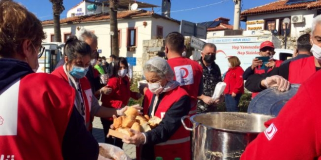 Türk Kızılaydan depremzedelere 'açık büfe' hizmeti