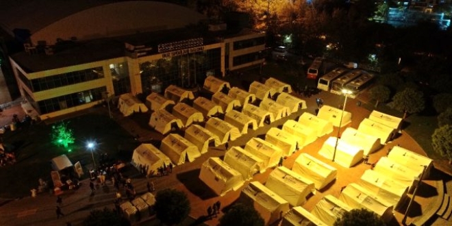 İzmir Valiliği'nden barınma noktalarıyla ilgili açıklama