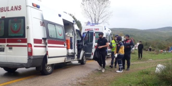 Gezmeye giden üniversite öğrencileri kaza yaptı: 3 yaralı