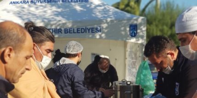 Ankara Bel. İzmir'de kahvaltı, yemek ve ekmek dağıtıyor