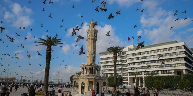 İzmir BB. binası, hasar tespiti bitene kadar kullanılmayacak