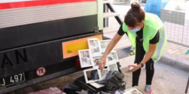 İzmir'de enkazdan çıkan fotoğraflar yürek burktu