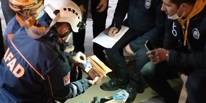 Enkazdan çıkan çantadan borç listesi çıktı