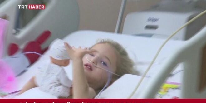 Minik Elif'in, hastaneden ilk görüntüsü! Türkiye'ye el salladı