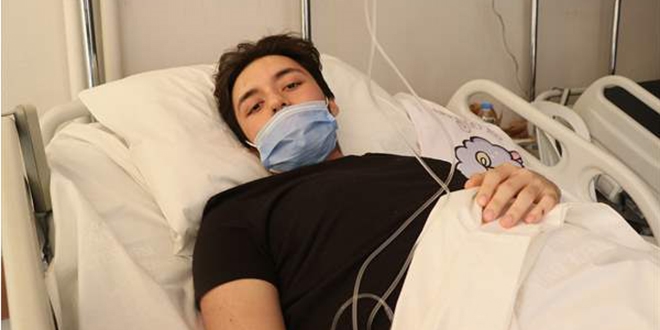 Anne ve babas�n� depremde kaybeden Arif Emre, deprem an�n� anlatt�