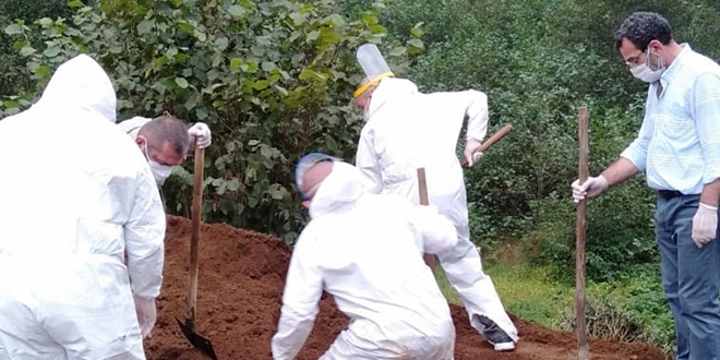Yakınları korona oldu, cenazeyi Belediye Başkan yardımcısı ve esnaf defnetti