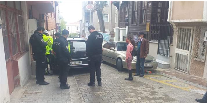 Babasından habersiz aldığı otomobille polise çarptı